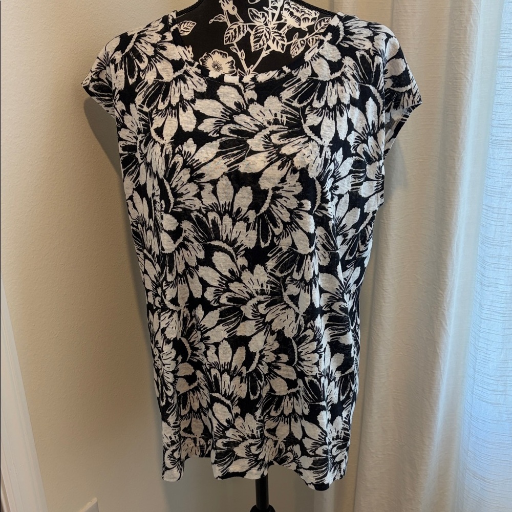 C&C California Linen Black and White Floral Blouse
